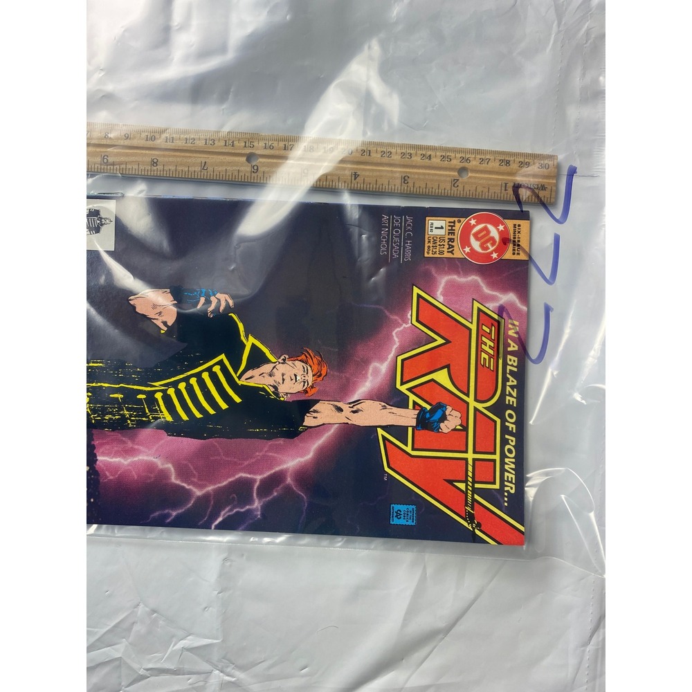 The Ray DC Comics 1 In A Blaze Of Power Comic‎ Book
